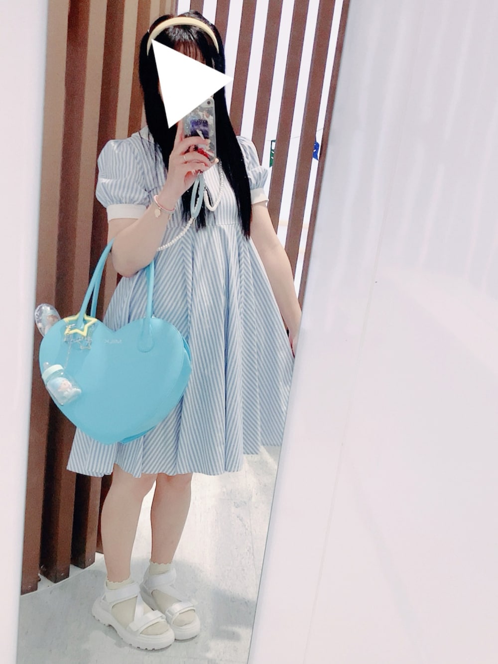 「サンリオ、低身長女子、骨格ナチュラル、あの子のワンピース、大人ガーリー、おでかけコーデ、夏コーデ、ワンピース、水色×レモンイエロー、プチプラミックス、日帰り旅行」｜「MILKのハート BAG（ハンドバッグ、その他）」を使った、pickaliceさん（レディース・158cm）の春コーディネートの1枚目の写真