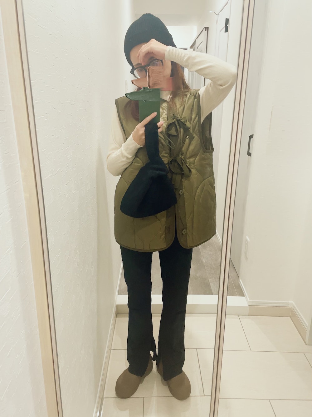 「ニットキャップ、キルティングベスト、フレアパンツ、パドルブーツ、BOTTEGA VENETA、低身長コーデ」｜「sheinのアイテム（ニットキャップ/ビーニー、ブラック系）」を使った、🐇226285🐈さん（レディース・154cm）の秋コーディネートの1枚目の写真