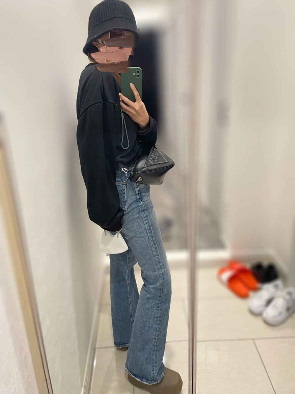「ニットハット、ハイウエストデニム、PRADA、BOTTEGA VENETA」｜「sheinのアイテム（ハット、ブラック系）」を使った、🐇226285🐈さん（レディース・154cm）の秋コーディネートの1枚目の写真