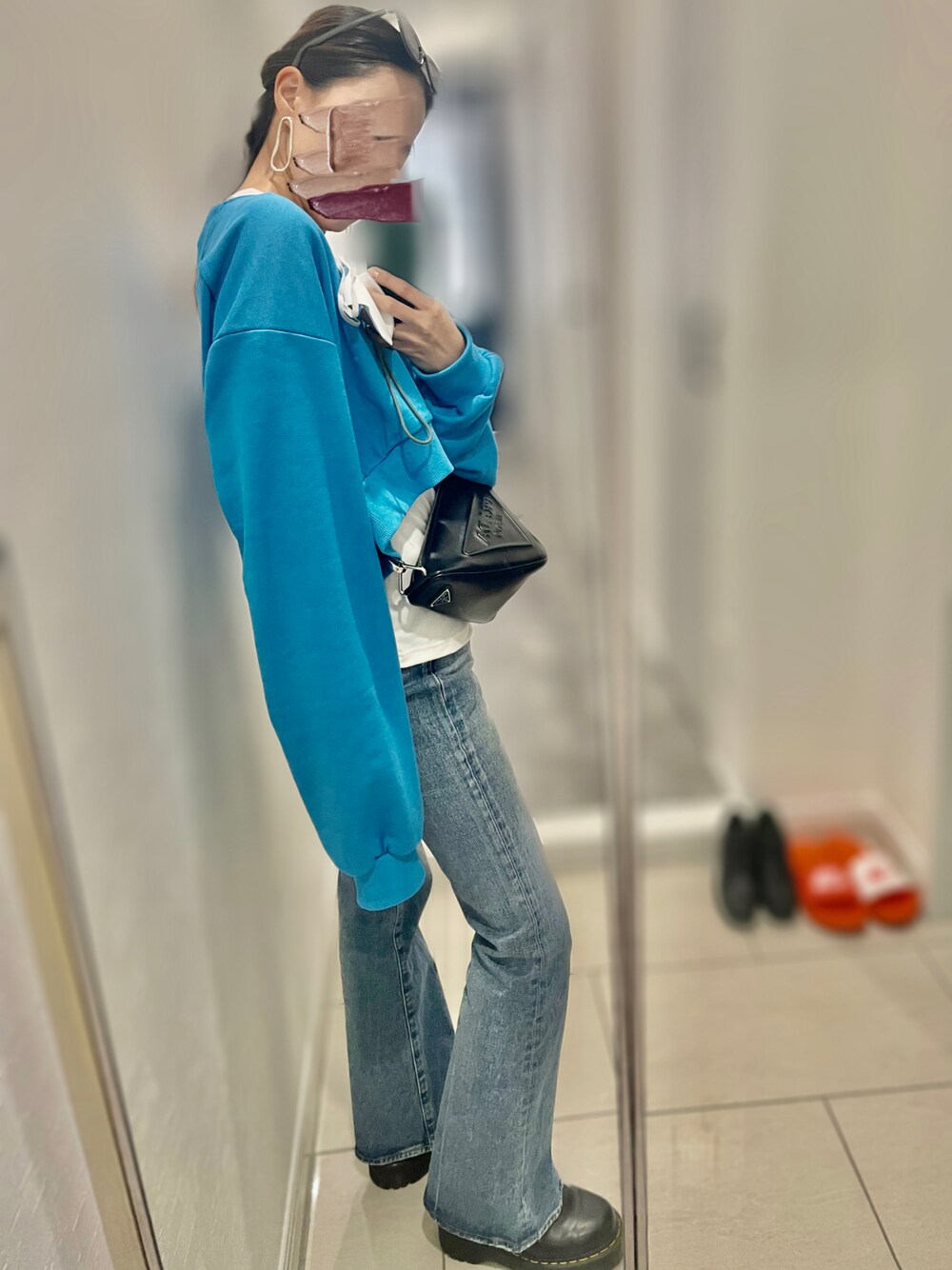 「ハイウエスト、フレアデニム、ブルー、ショートブーツ、Dr.Martens、PRADA、シンプルコーデ、低身長女子」｜「DHOLICのアイテム（サングラス、グレー系）」を使った、🐇226285🐈さん（レディース・154cm）の秋コーディネートの1枚目の写真
