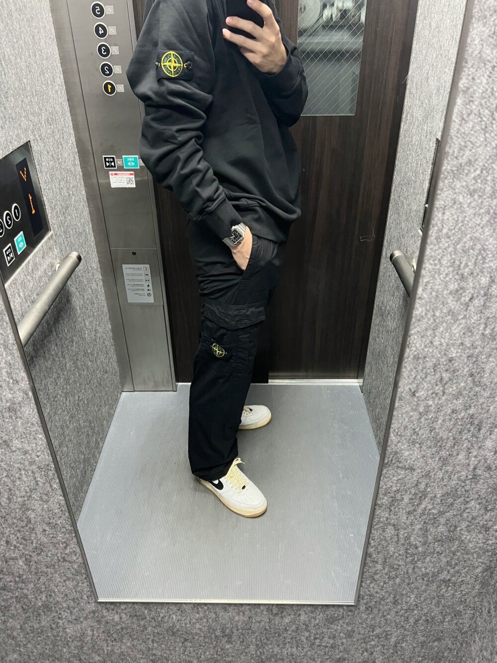 ふみのすけ｜STONE ISLANDのスウェットを使ったコーディネート