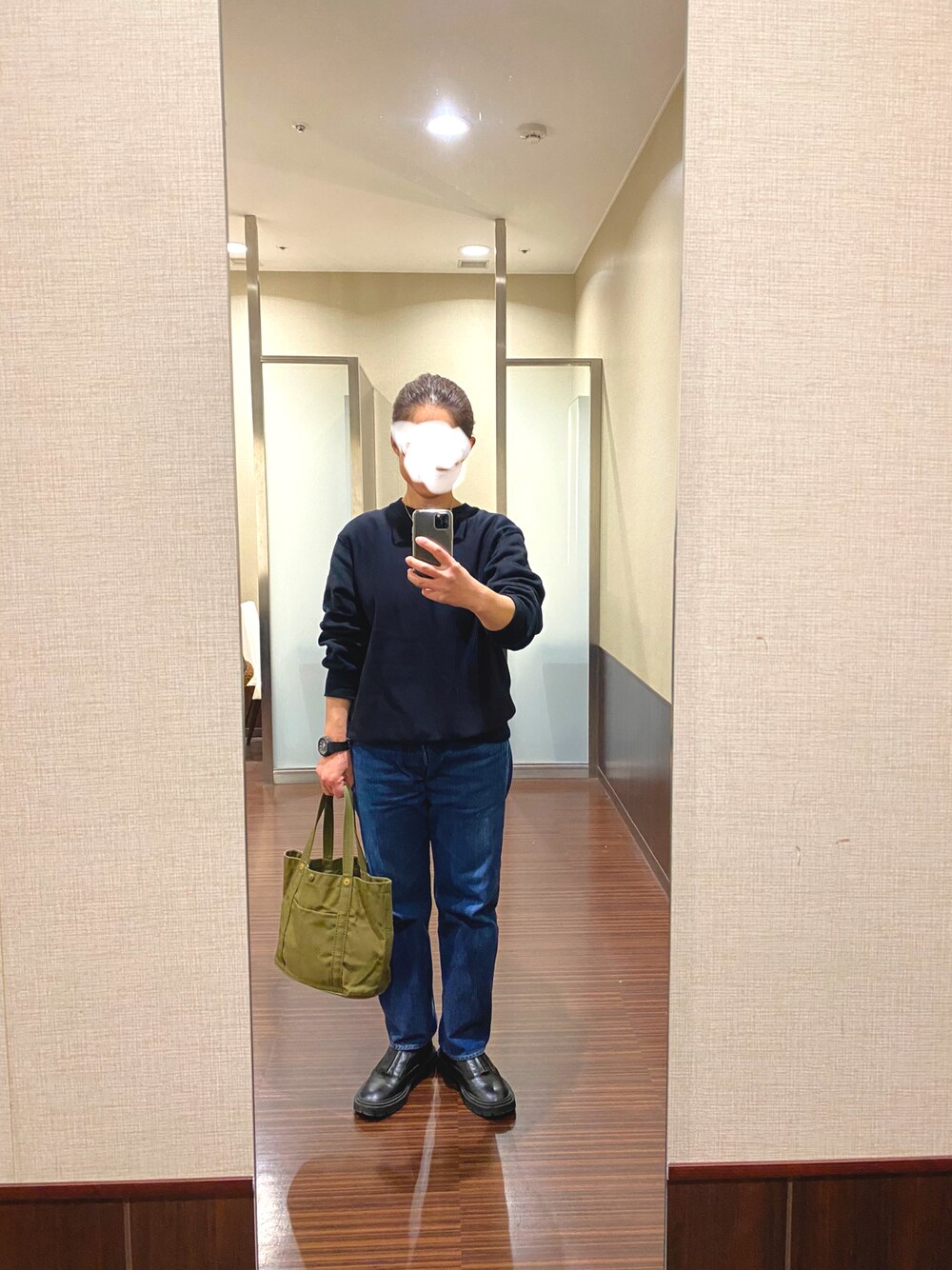 「未来のWEARISTAプロジェクト、おしゃれさんと繋がりたい、シンプル、ヘビーウェイトビッグスウェットプルオーバー、GU、黒×デニム、デニム、RESOLUTE、RESOLUTE711、トートバッグ、一澤信三郎帆布、ブーツ、ZARA、Gショック」｜「GUのMサイズ（スウェット、ブラック系）」を使った、はむさん（レディース・158cm）の冬コーディネートの1枚目の写真