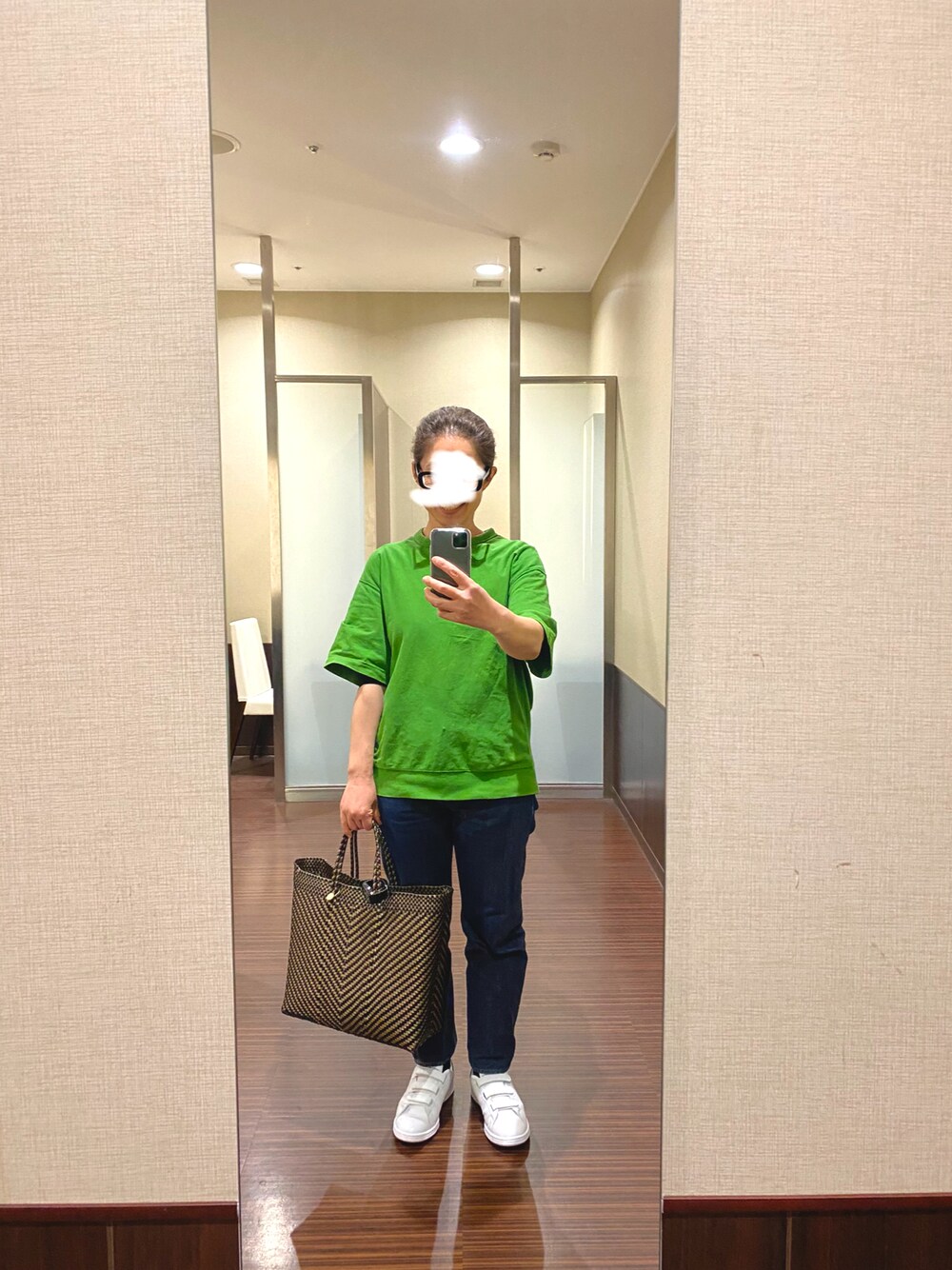 「おしゃれさんと繋がりたい、スウェットT、GU、デニム、RESOLUTE、RESOLUTE710、adidas originals、スタンスミス、スタンスミスベルクロ、白スニーカー、Gショック、メルカドバッグ、Letra、金子眼鏡、ニコちゃん」｜「GUのスウェットTシャツ（スウェット、グリーン系）」を使った、はむさん（レディース・158cm）の春コーディネートの1枚目の写真