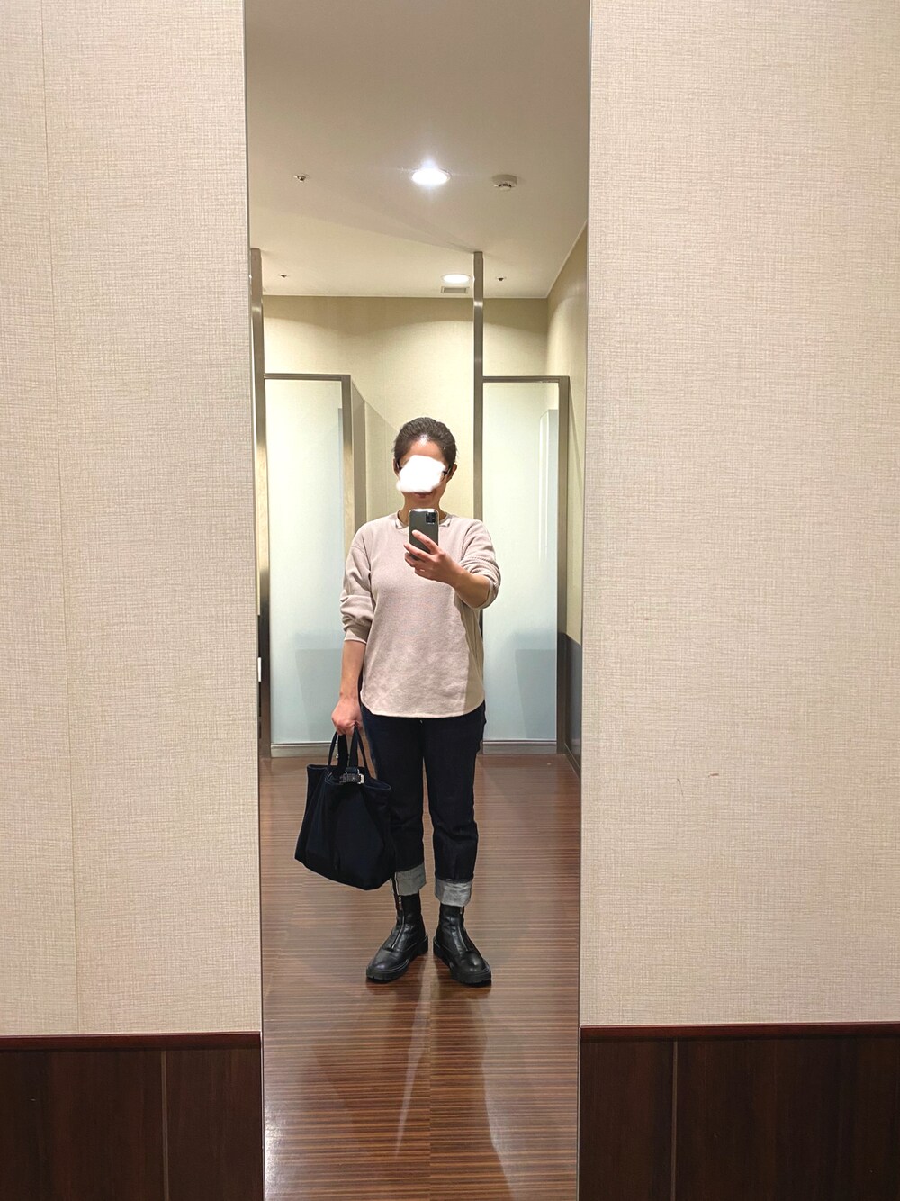 「デニム、トートバッグ、シンプル、UNIQLO、ZARA、RESOLUTE、レザーブーツ、Gショック、リゾルト、おしゃれさんと繋がりたい、ワッフルクルーネックＴ、リゾルト710」｜「RESOLUTEのRESOLUTE710 w30L28（デニムパンツ、ブルー系）」を使った、はむさん（レディース・158cm）の秋コーディネートの1枚目の写真