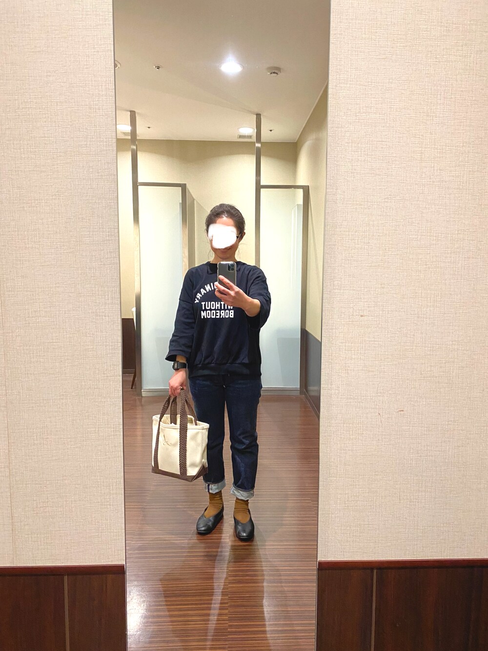 「カジュアル、シンプル、デニム、トートバッグ、GU、RESOLUTE、L.L. Bean、RESOLUTE710、おしゃれさんと繋がりたい」｜「GUのワイドフィットＴ　メンズM（Tシャツ/カットソー、ブラック系）」を使った、はむさん（レディース・158cm）の冬コーディネートの1枚目の写真