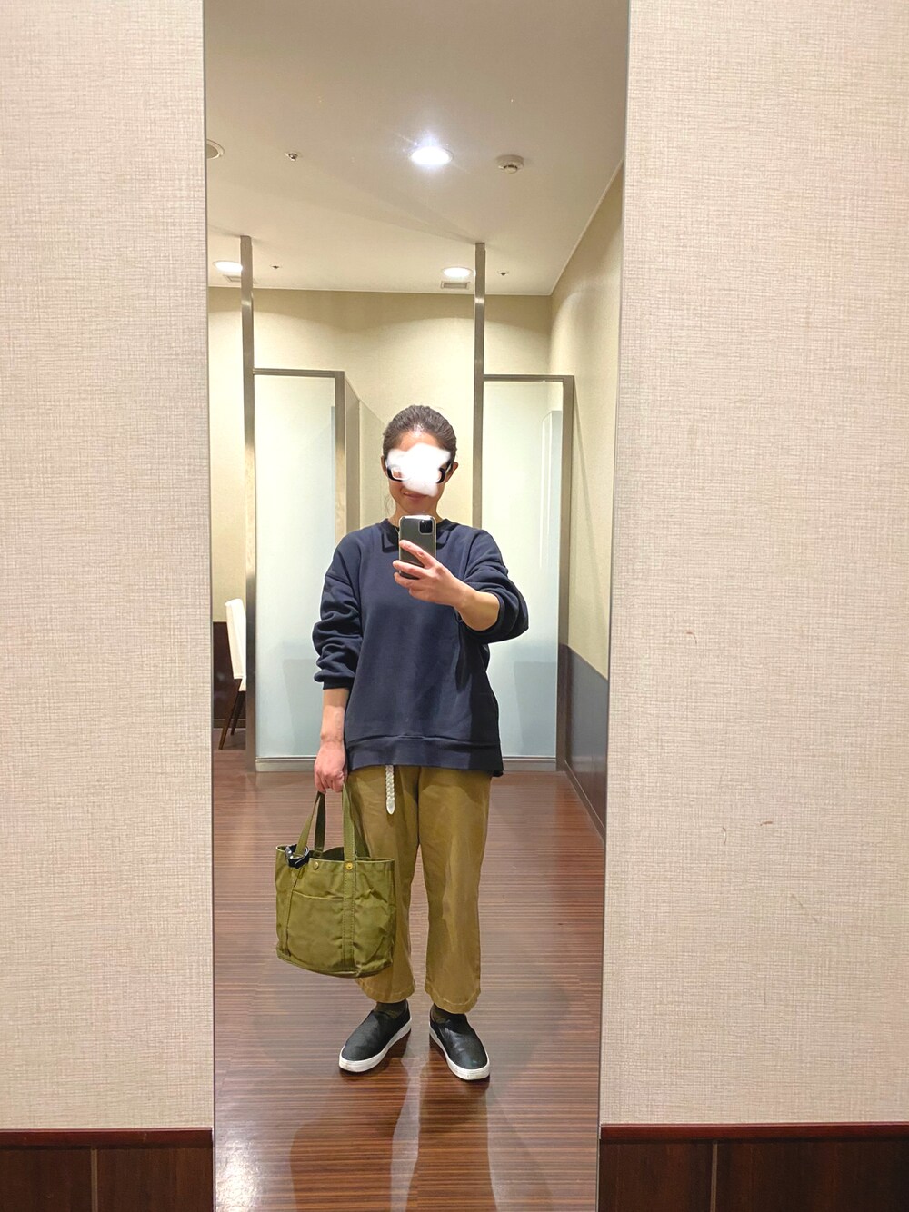 「お洒落さんとつながりたい、スウェット、GU、Gショック、ファティーグパンツ、orslow、手さげ、一澤信三郎帆布、スリッポン、ZARA、金子眼鏡」｜「GUのオーバーサイズスウェットプルオーバー　L（スウェット、グレー系）」を使った、はむさん（レディース・158cm）の春コーディネートの1枚目の写真