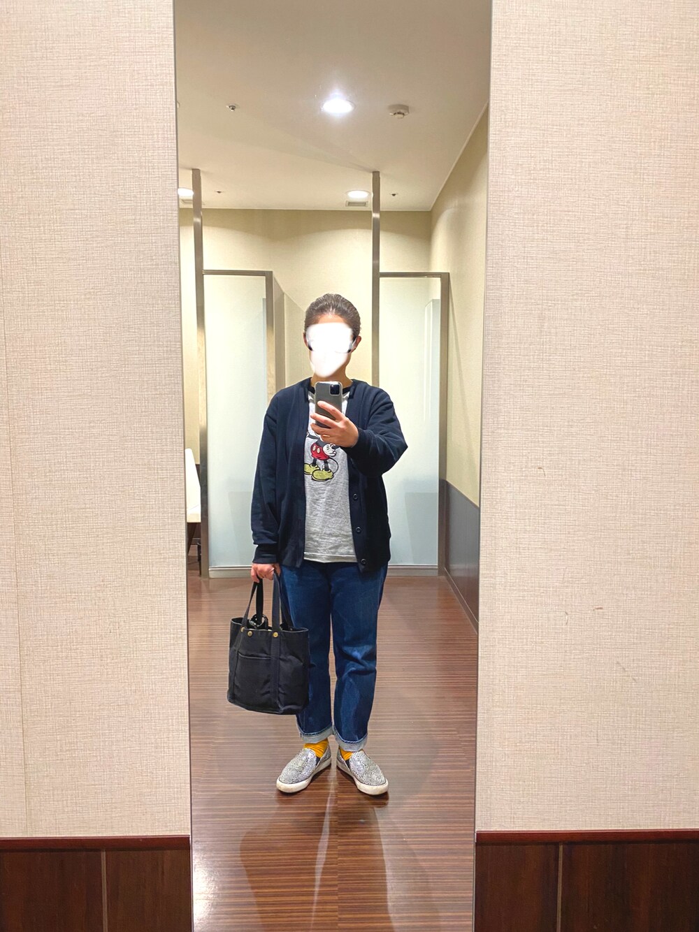 「おしゃれさんと繋がりたい、ミッキーT、スウェットカーディガン、UNIQLO、RESOLUTE、RESOLUTE711、一澤信三郎帆布、金子眼鏡、にこちゃんネックレス、Gショック」｜「UNIQLOのアイテム（Tシャツ/カットソー、グレー系）」を使った、はむさん（レディース・158cm）の春コーディネートの1枚目の写真