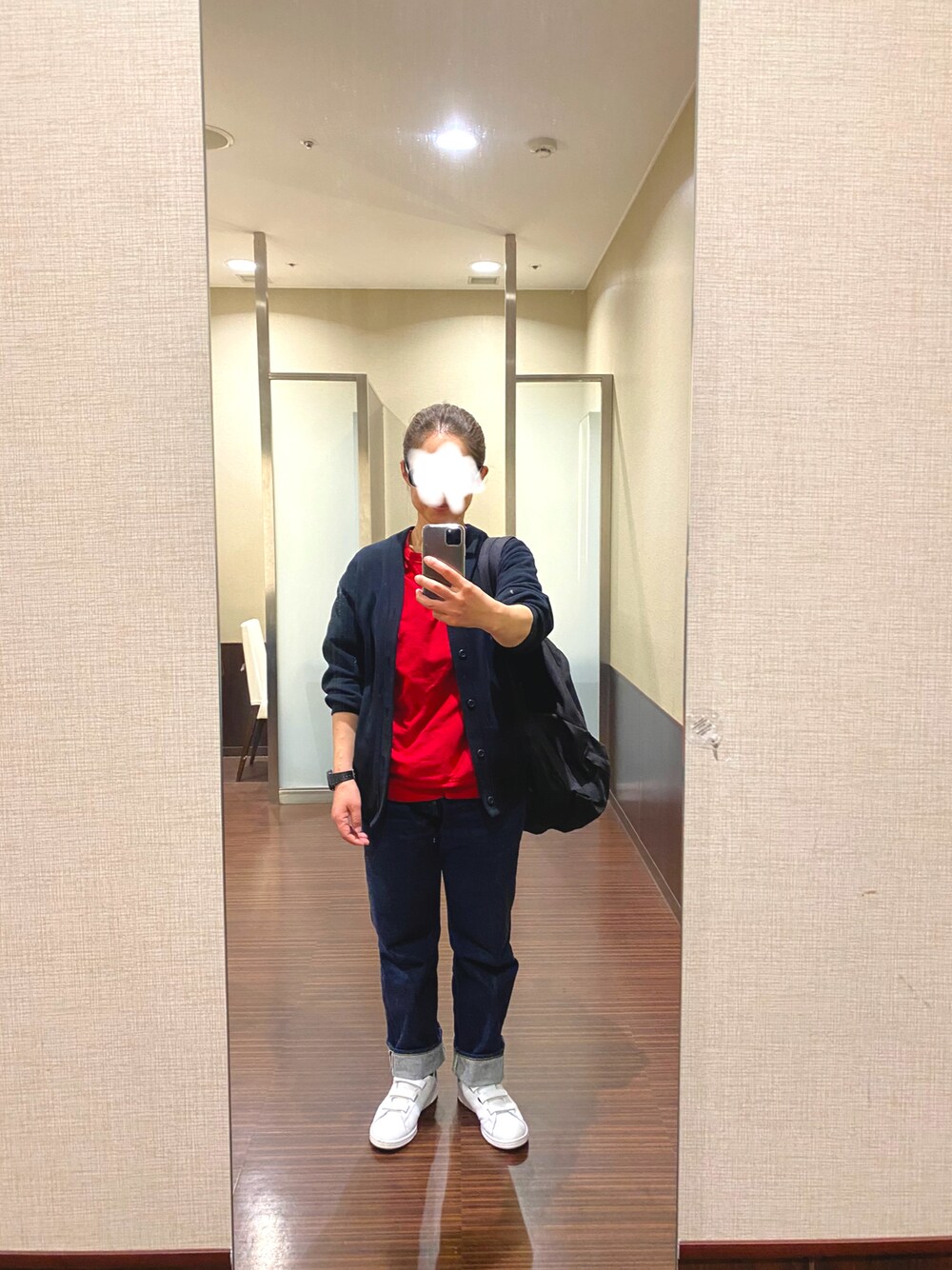 「ファッションを楽しもう、お洒落さんとつながりたい、スウェット×デニム、赤×黒、リュック、金子眼鏡、Gショック、スタンスミス」｜「GUのアイテム（Tシャツ/カットソー、レッド系）」を使った、はむさん（レディース・158cm）の秋コーディネートの1枚目の写真