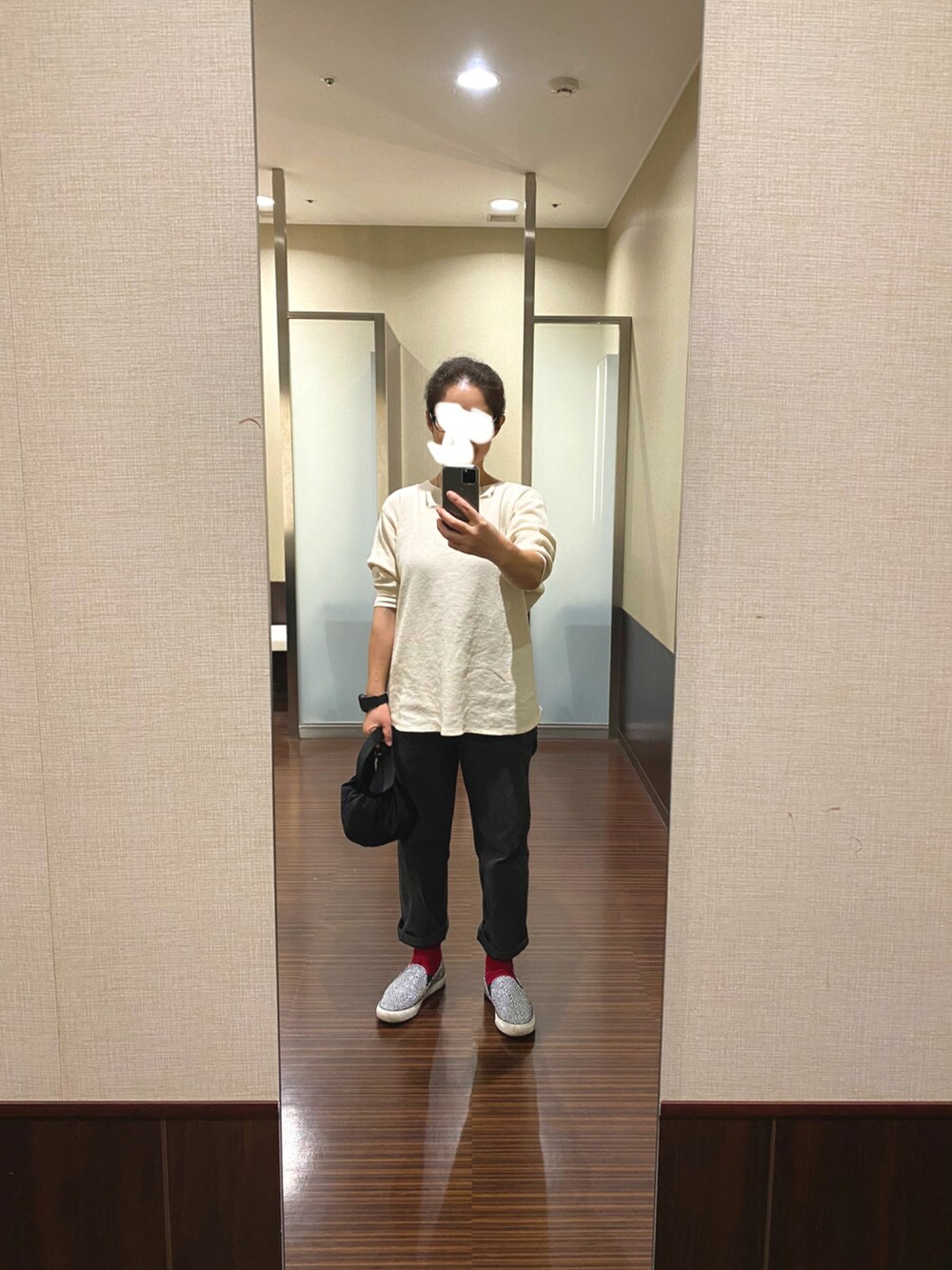 「シンプル、UNIQLO、ZARA、orslow、赤い靴下、ファティーグパンツ、おしゃれさんと繋がりたい、ワッフルクルーネックＴ、Gショック」｜「orSlowのorSlow / アーミー ファティーグ パンツ 17AW（その他パンツ、グレー系）」を使った、はむさん（レディース・158cm）の秋コーディネートの1枚目の写真