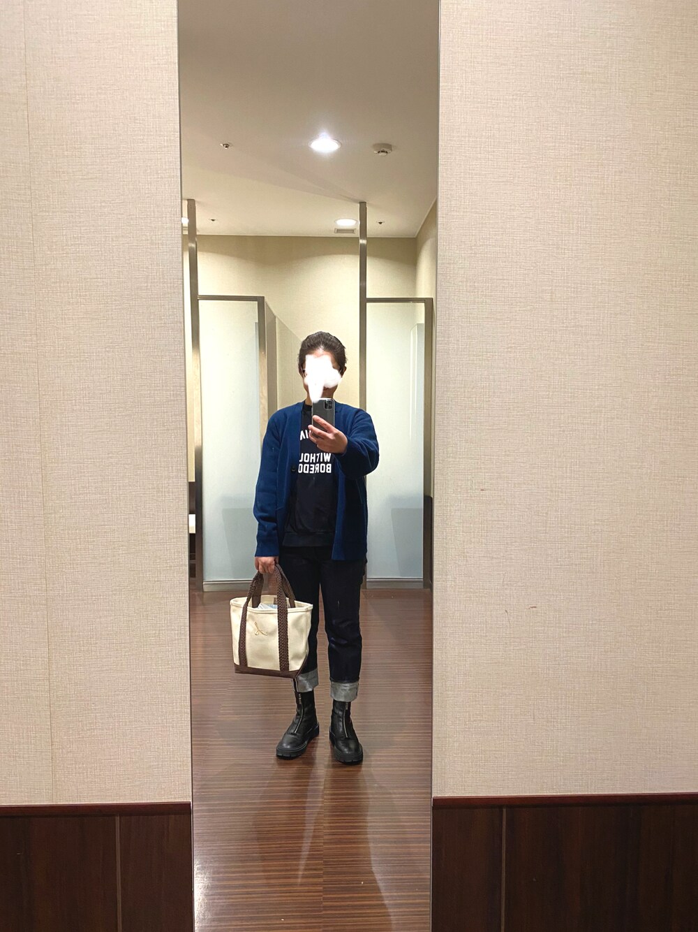 「シンプル、デニム、ブーツ、トートバッグ、UNIQLO+J、GU、RESOLUTE、ZARA、RESOLUTE710、Gショック、L.L. Bean、おしゃれさんと繋がりたい」｜「GUのワイドフィットＴ　メンズM（Tシャツ/カットソー、ブラック系）」を使った、はむさん（レディース・158cm）の冬コーディネートの1枚目の写真