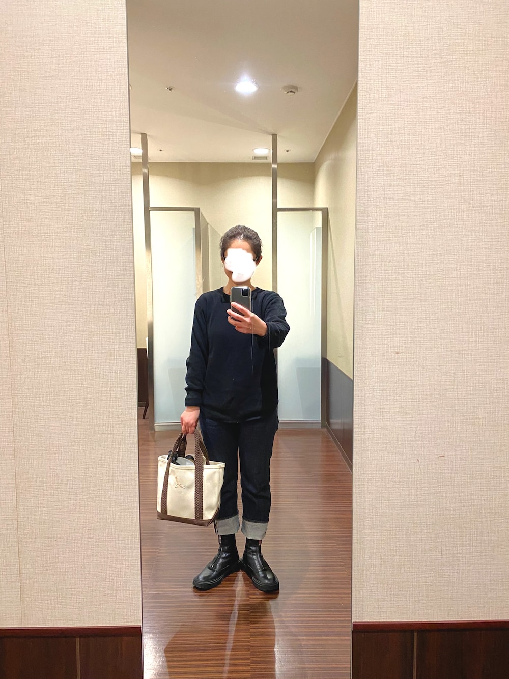「カジュアル、シンプル、デニム、トートバッグ、ブーツ、UNIQLO、RESOLUTE、ZARA、RESOLUTE710、L.L. Bean、おしゃれさんと繋がりたい」｜「オレフィーチェのアイテム（ネックレス、ゴールド系）」を使った、はむさん（レディース・158cm）の冬コーディネートの1枚目の写真