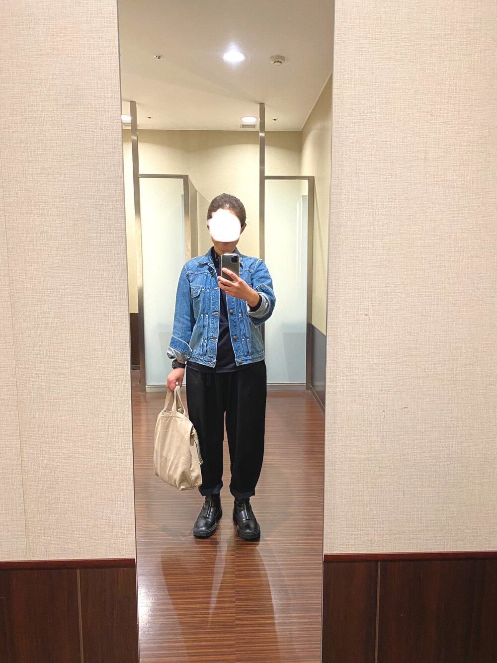 「WEARハロウィン2022、秋、ビッグシルエット、デニムジャケット、orslow、MUJI Labo、トートバッグ、BAGGU、Gショック、ブーツ、ZARA、おしゃれさんと繋がりたい」｜「UNIQLOのエアリズムオーバーサイズコットンTシャツ5部袖（Tシャツ/カットソー、ブラック系）」を使った、はむさん（レディース・158cm）の秋コーディネートの1枚目の写真