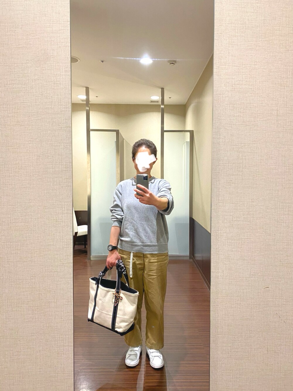 「スウェット、GU、トラウザーパンツ、orslow、Gショック、トートバッグ、LLBean、スニーカー、adidas、スタンスミス、スタンスミスベルクロ、金子眼鏡、おしゃれさんと繋がりたい」｜「金子眼鏡のアイテム（メガネ、グレー系）」を使った、はむさん（レディース・158cm）の冬コーディネートの1枚目の写真
