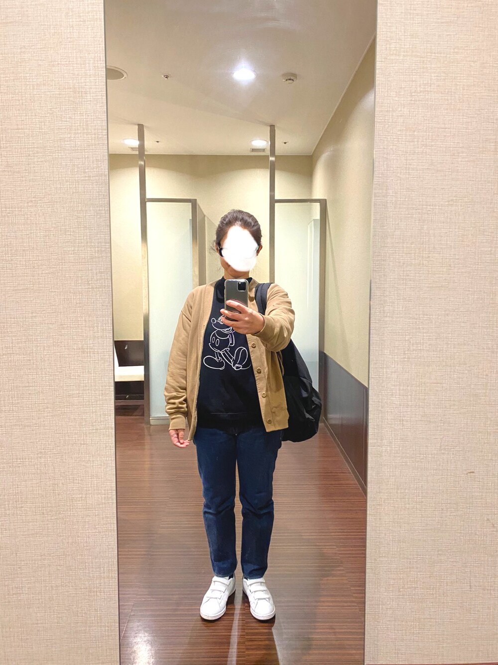 「お洒落さんとつながりたい、ミッキー、ミッキースウェット、スウェットカーディガン、UNIQLO、デニム、RESOLUTE710、リュック、無印良品、スニーカー、adidas originals、スタンスミス、スタンスミスベルクロ、金子眼鏡、Gショック」｜「UNIQLOのスウェットカーディガン　長袖 M（カーディガン/ボレロ、ベージュ系）」を使った、はむさん（レディース・158cm）の冬コーディネートの1枚目の写真