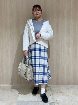 「grove（グローブ）の【貴島明日香さん着用】【撥水】きれいめに着こなせるマウンテンパーカ（ブルゾン、ホワイト系）」を使った、Arisaさん（レディース・164cm）の冬コーディネート
