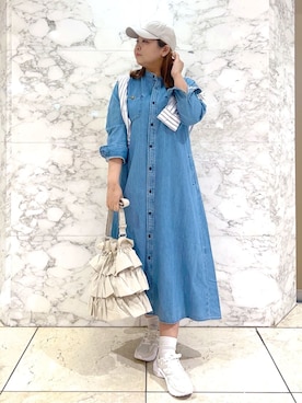 「Lee（リー）の【Lee×grove別注】LOCO FLARE DRESS（ワンピース、ブルー系）」を使った、Arisaさん（レディース・164cm）の春コーディネート