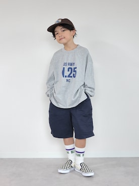 「LOWRYS FARM（ローリーズファーム）のアソートプリントロンＴＬＳ　1049005（Tシャツ/カットソー、グレー系）」を使った、ORITSUさん（キッズ・125cm）の秋コーディネート