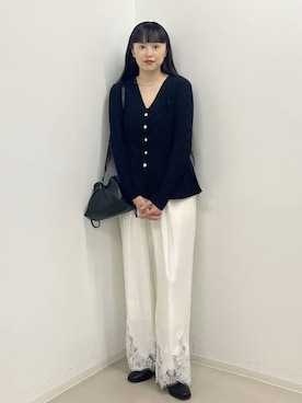 「A part by（アパートバイ）のサテンヘムレースパンツ（その他パンツ、ホワイト系）」を使った、まゆてぃんさん（レディース・164cm）の秋コーディネート