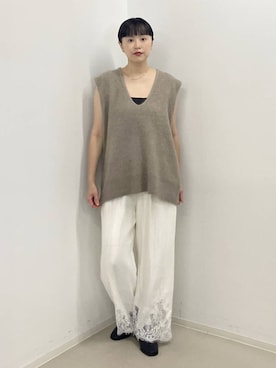 「A part by（アパートバイ）のサテンヘムレースパンツ（その他パンツ、ホワイト系）」を使った、まゆてぃんさん（レディース・164cm）の秋コーディネート