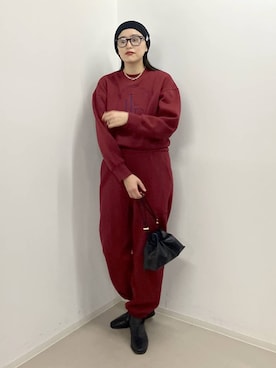 「アイテム（スウェットパンツ、レッド系）」を使った、まゆてぃんさん（レディース・164cm）の秋コーディネート