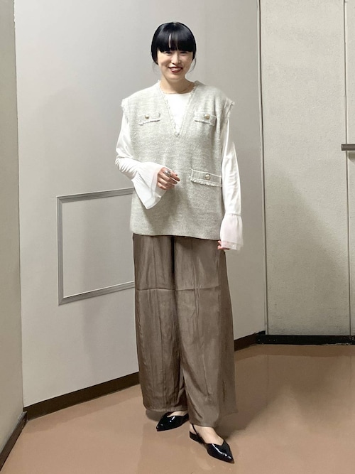 apart by lowrys 北千住ルミネまゆてぃんさんのベスト「アンゴラツィードニットベスト(A part by|アパートバイ)」を使ったコーディネート