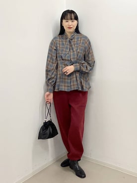 「アイテム（スウェットパンツ、レッド系）」を使った、まゆてぃんさん（レディース・164cm）の秋コーディネート