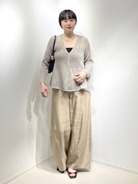 「A part by（アパートバイ）の【高身長向けサイズ展開あり・あいか企画】サテンバルーンイージーパンツ（その他パンツ、ベージュ系）」を使った、まゆてぃんさん（レディース・164cm）の春コーディネート