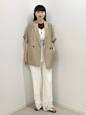 「A part by（アパートバイ）のサテンヘムレースパンツ（その他パンツ、ホワイト系）」を使った、まゆてぃんさん（レディース・164cm）の夏コーディネート