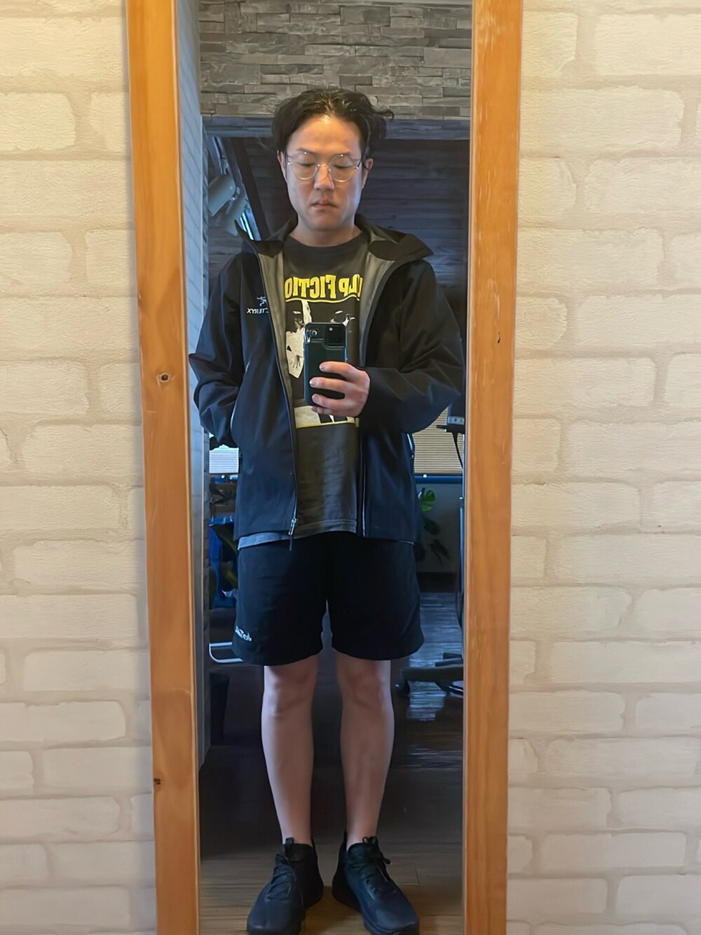 「パルプフィクション、ブラックコーデ」｜「GOOD ROCK SPEEDのアイテム（Tシャツ/カットソー、ブラック系）」を使った、キャサさん（メンズ・171cm）の夏コーディネートの1枚目の写真