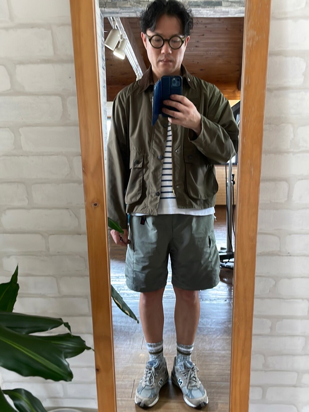 「barbour」｜「Barbourのアイテム（ナイロンジャケット、ブラウン系）」を使った、キャサさん（メンズ・171cm）の夏コーディネートの1枚目の写真
