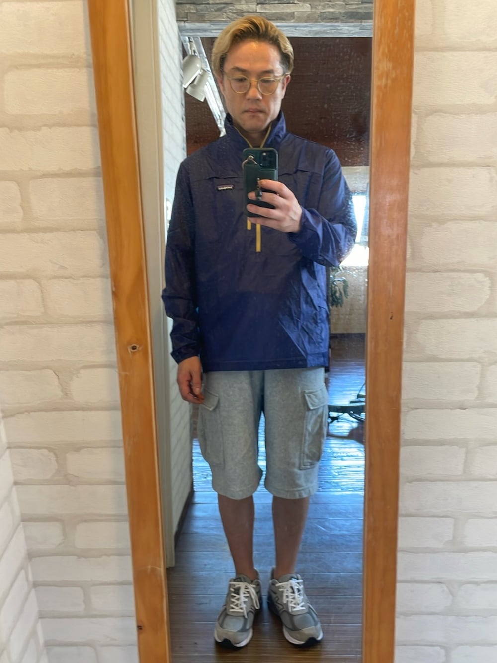 「パタゴニア、スエットパンツ」｜「patagoniaのアイテム（ナイロンジャケット、ブルー系）」を使った、キャサさん（メンズ・171cm）の夏コーディネートの1枚目の写真