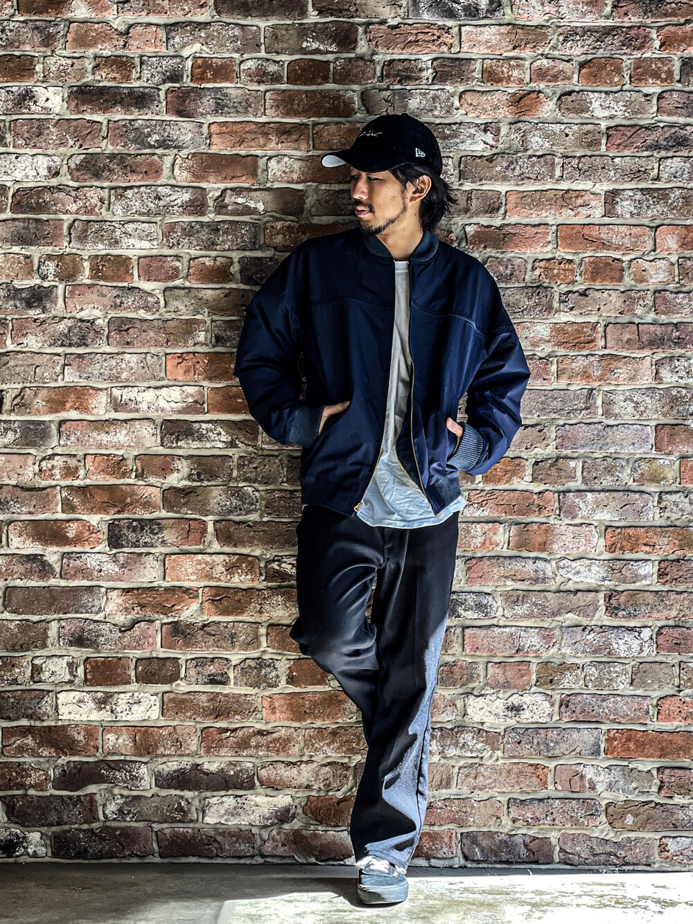「SCHOTT、ショット、ワークパンツ、いいね、save、フォローお願いします🤑、おしゃれさんと繋がりたい、お洒落さんとつながりたい、秋のコーデ、だから秋服が好き、オトナカジュアル、今日のコーデ、ビッグシルエット、スタッフセンバツ、キャップ、VANS、スケータースタイル」｜「schottのSchott/ショット/TC WORK PANTS/ワークパンツ（その他パンツ、ブラック系）」を使った、鈴木 瞬さん（メンズ・176cm）の秋コーディネートの1枚目の写真