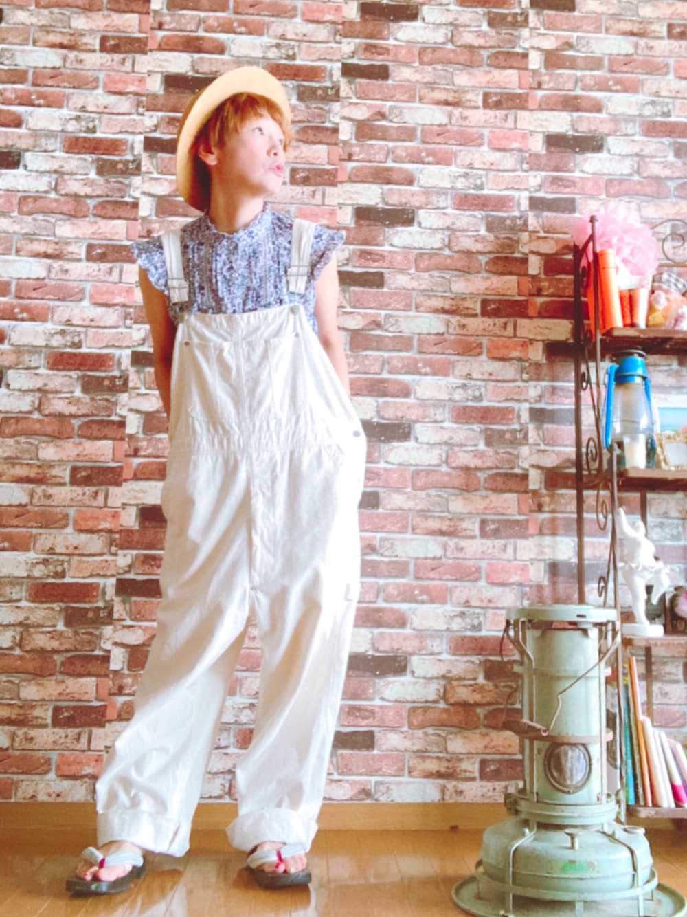 「GU、白オーバーオール、テチチ(Te chichi)、カンカン帽、下駄、オバオル友の会、オーバーオールLOVEの会、好きな服を着隊、我が道をゆく隊、ジェンダーレス部、WEAR昭和部」｜「GUのアイテム（サロペット/オーバーオール、ホワイト系）」を使った、ずんちゃ🌞さん（レディース・163cm）の夏コーディネートの1枚目の写真