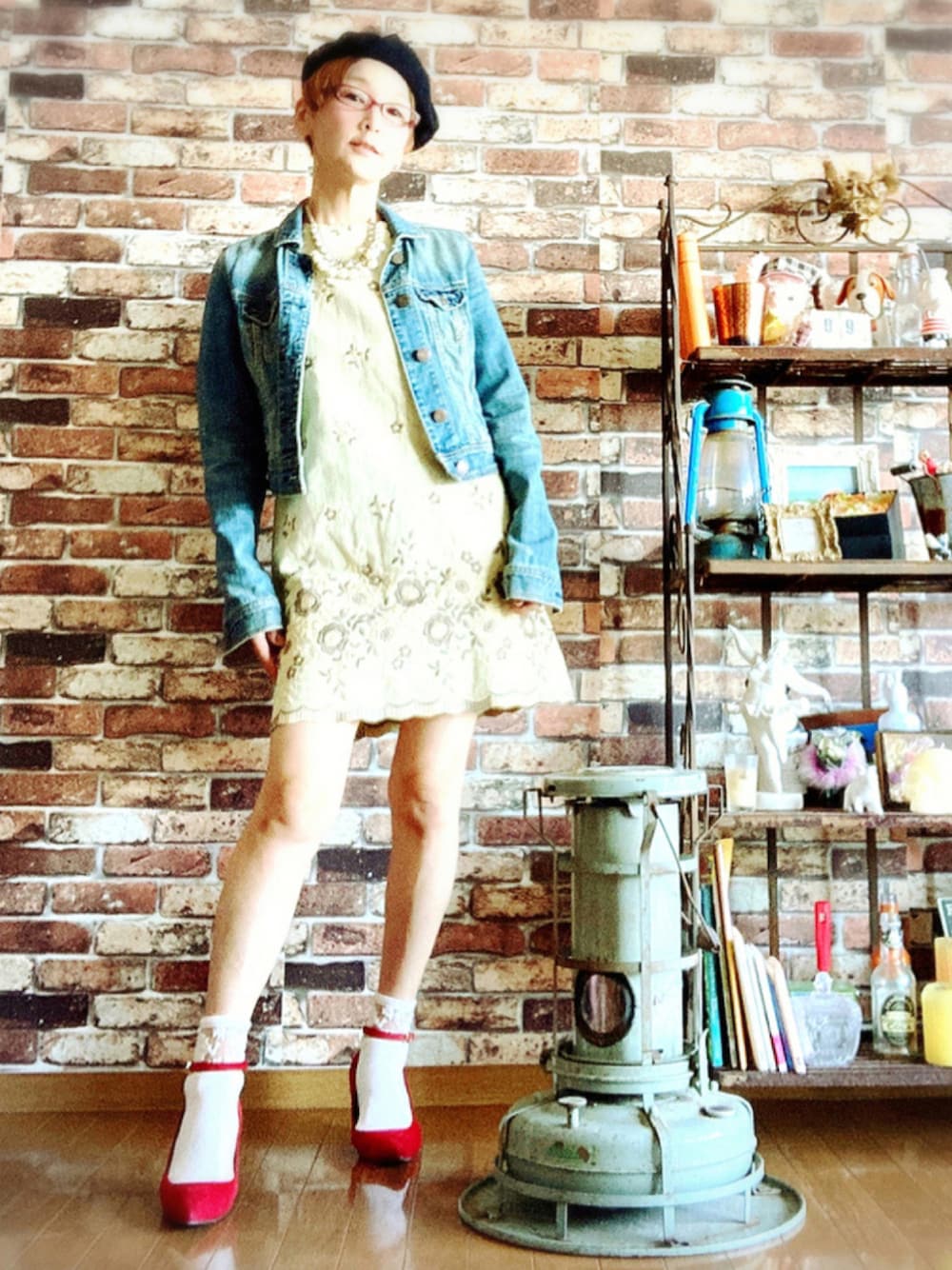 「古着、ワンピース、ベレー帽、アメリカンイーグル、靴下×パンプス、デニジャケ、ジェンダーレス部、WEAR昭和部、我が道をゆく隊、好きな服を着隊」｜「古着ワンピースのアイテム（ワンピース、ベージュ系）」を使った、ずんちゃ🌞さん（レディース・163cm）の秋コーディネートの1枚目の写真