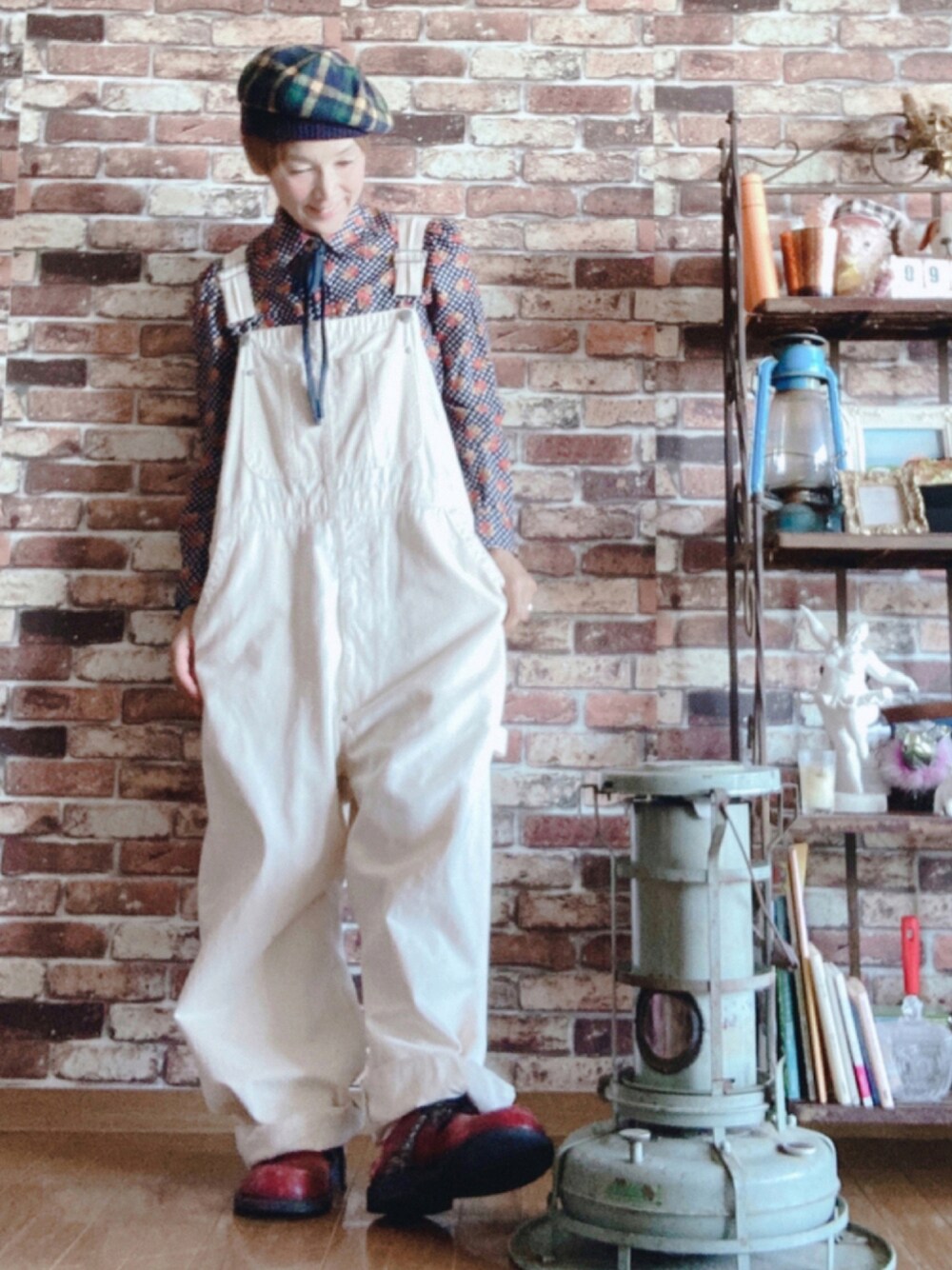 「古着、ベレー帽、ジェンダーレス部、WEAR昭和部、我が道をゆく隊、オーバーオールLOVEの会、好きな服を着隊、オバオル友の会」｜「古着のアイテム（シャツ/ブラウス、パープル系）」を使った、ずんちゃ🌞さん（レディース・163cm）の秋コーディネートの1枚目の写真
