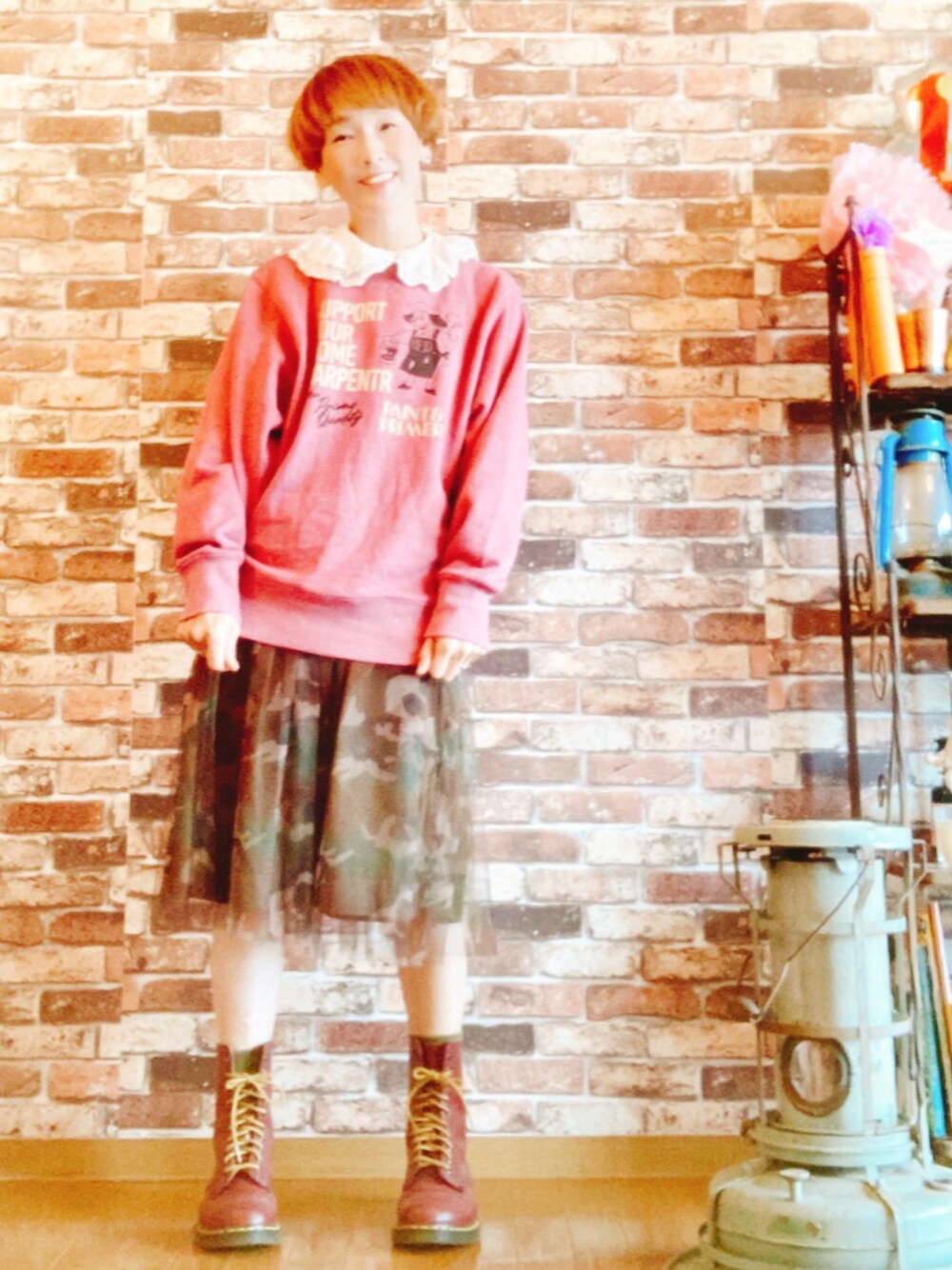 「ロデオクラウンズ、つけ襟、迷彩、チュールスカート、ドクターマーチン、好きな服を着隊、我が道をゆく隊、ジェンダーレス部、WEAR昭和部」｜「RODEO CROWNS WIDE BOWLのアイテム（トップス、レッド系）」を使った、ずんちゃ🌞さん（レディース・163cm）の春コーディネートの1枚目の写真