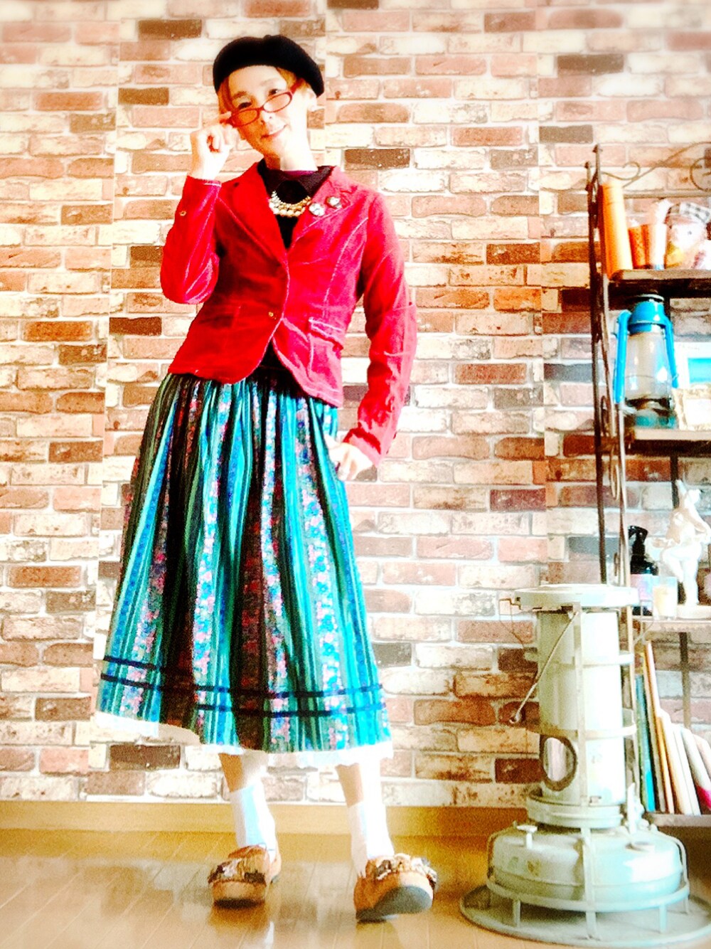 「レトロ、あちゃちゅむ、古着、ビームスボーイ、アンティカ、ベレー帽×メガネ、好きな服を着隊、我が道をゆく隊、ジェンダーレス部、WEAR昭和部」｜「BEAMS BOYのテーラードジャケット（テーラードジャケット、レッド系）」を使った、ずんちゃ🌞さん（レディース・163cm）の冬コーディネートの1枚目の写真