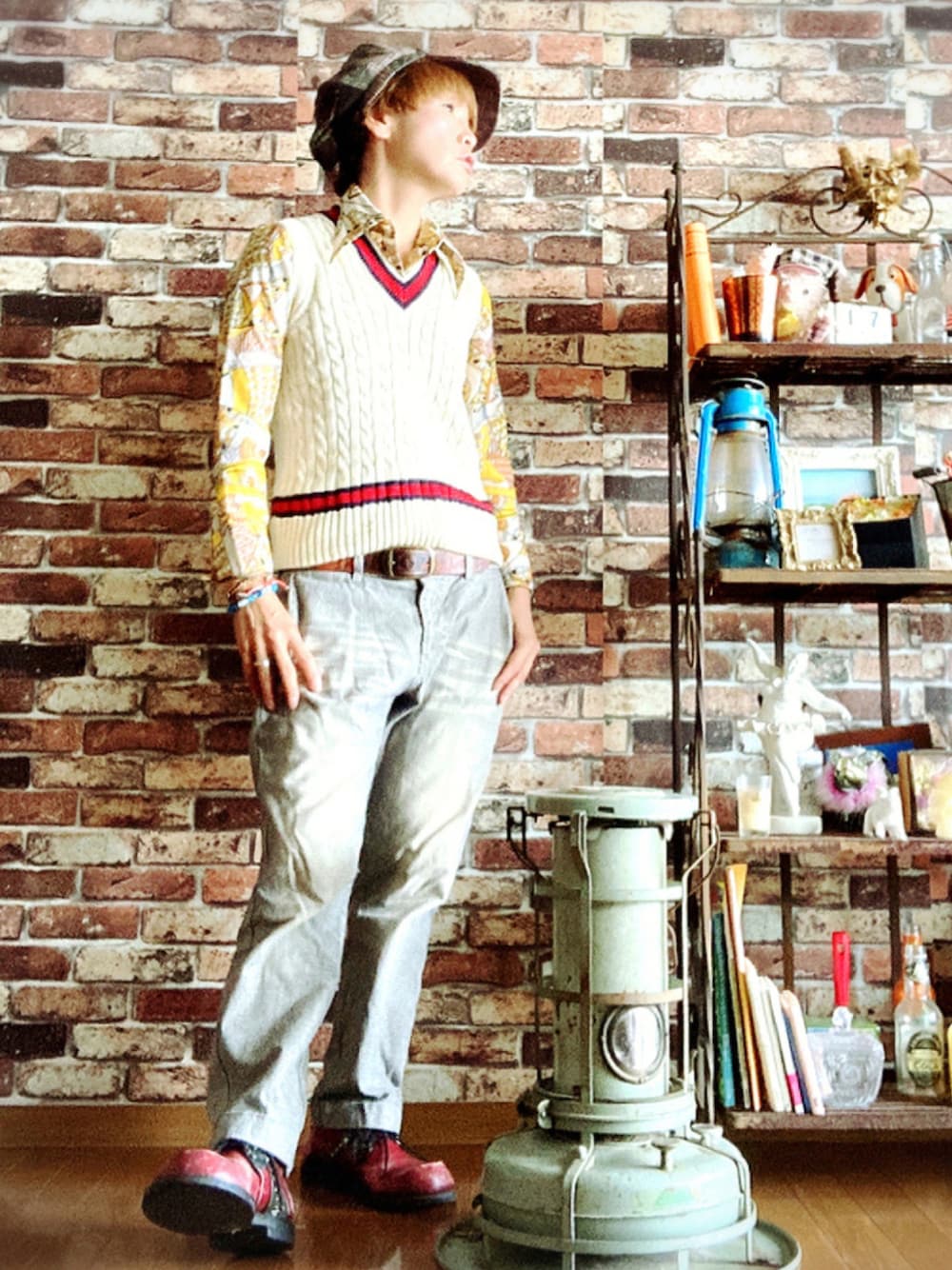 「古着、キャスケット、レトロ、ディッキーズ(Dickies)、チルデンベスト、ジェンダーレス部、WEAR昭和部、我が道をゆく隊、好きな服を着隊」｜「古着屋で三枚千円🎵のアイテム（シャツ/ブラウス、イエロー系）」を使った、ずんちゃ🌞さん（レディース・163cm）の秋コーディネートの1枚目の写真