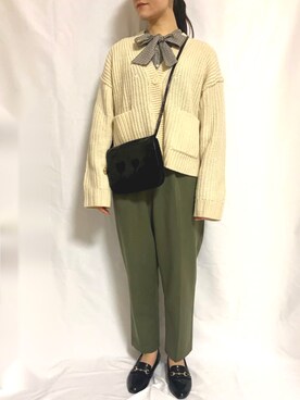 「andme（アンドミー）の【13色展開】きれいめツイル美脚ドローストリングテーパードパンツ（スラックス）」を使った、umeさん（レディース・161cm）の冬コーディネート