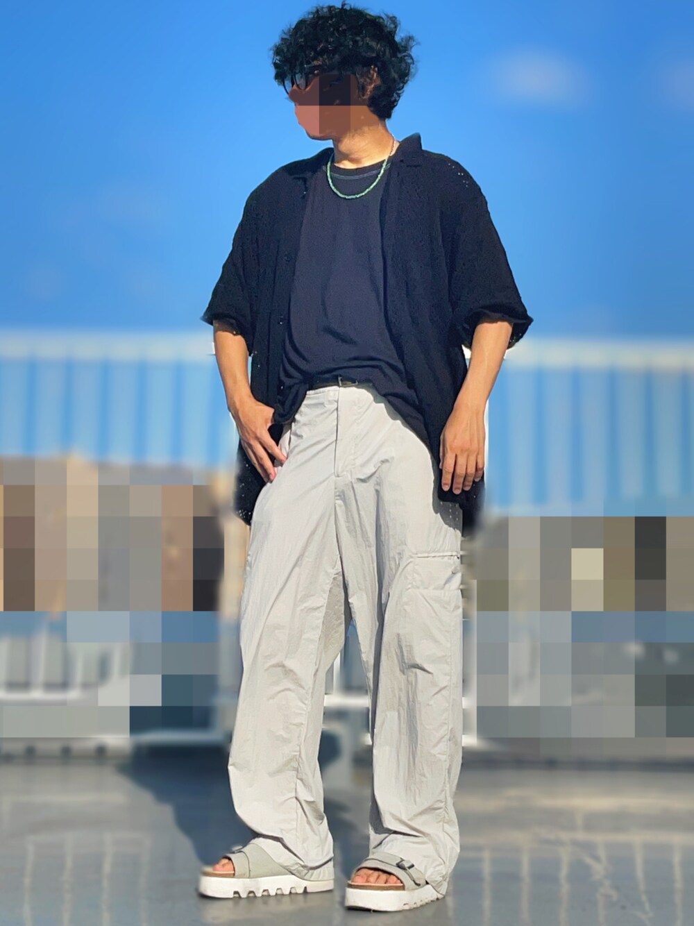 ADAM ET ROPE'のアイテムを使った「パラシュートパンツ」の
