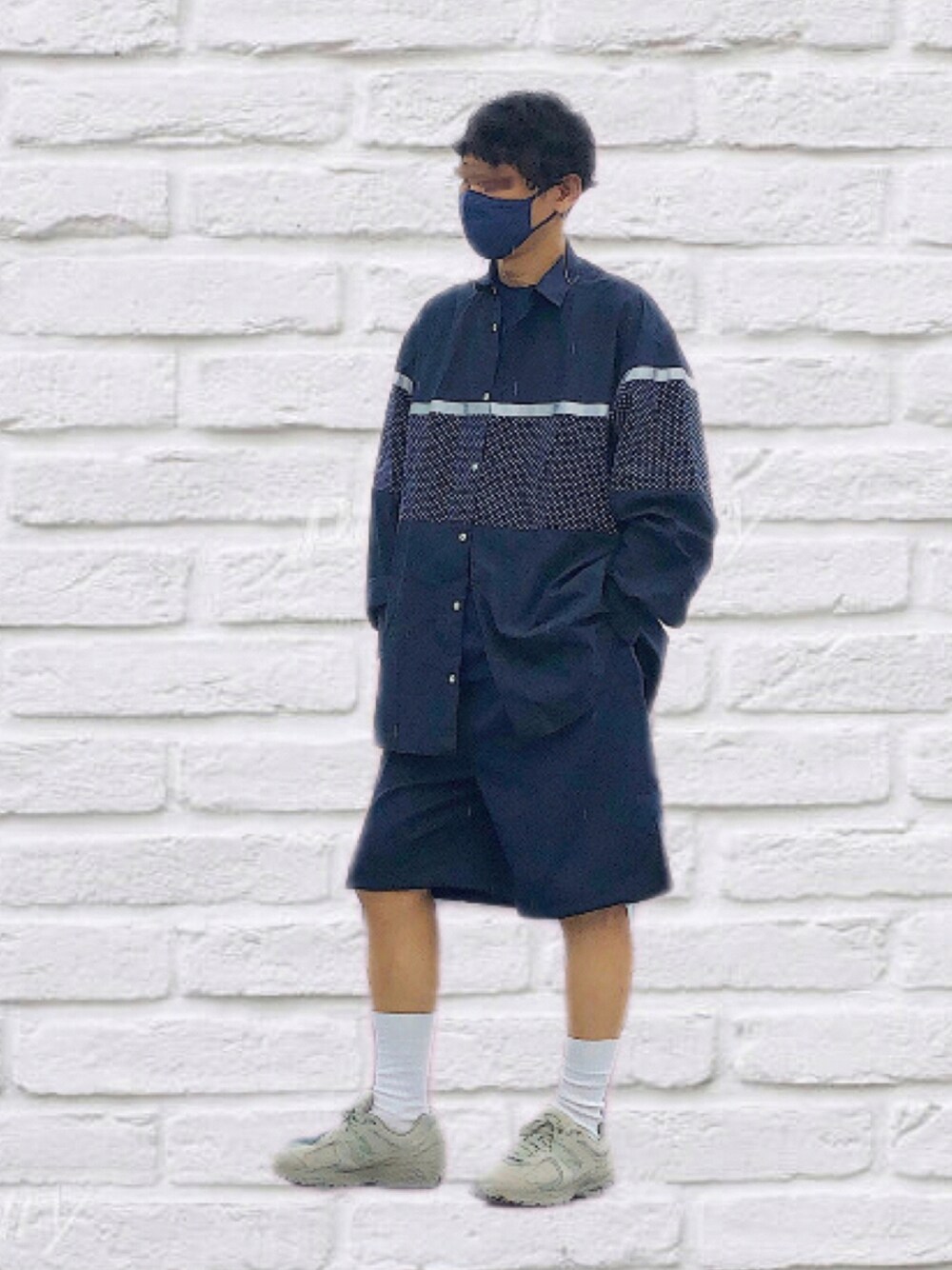 「ビッグシルエット、ハーフパンツ、ショートパンツ、スニーカーコーデ、New Balance」｜「EN ROUTEの＜EN ROUTE（アンルート）＞ドットライン レギュラーカラーシャツ†（シャツ/ブラウス、ブルー系）」を使った、HMさん（メンズ・175cm）の秋コーディネートの1枚目の写真