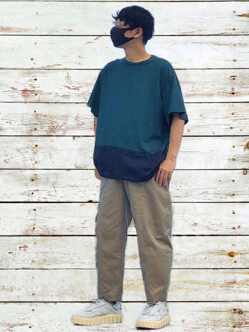 「休日スタイル、ワイドパンツ、白スニーカー、シンプルスタイル、オトナカジュアル、秋トレンド2021、ラブアンドピース2021」｜「EN ROUTEの＜EN ROUTE（アンルート）＞ コットンポリエステル ツイル バルーンシルエット ステッチ 1プリーツ（その他パンツ、ベージュ系）」を使った、HMさん（メンズ・175cm）の秋コーディネートの1枚目の写真