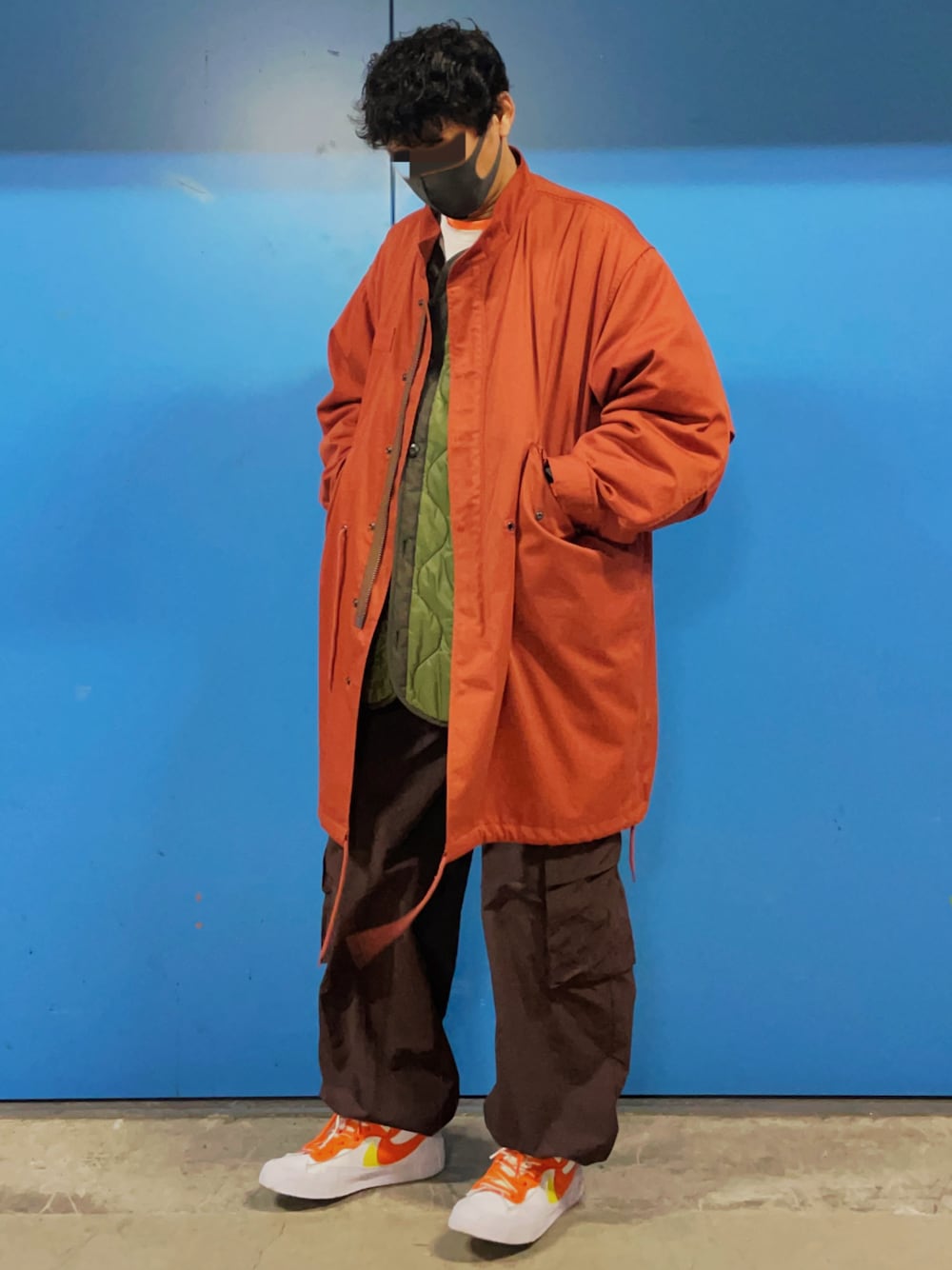 「冬コーデ、カーゴパンツ、レイヤードスタイル、キルティング、休日スタイル」｜「COLNのアイテム（カーゴパンツ、ブラウン系）」を使った、HMさん（メンズ・175cm）の冬コーディネートの1枚目の写真