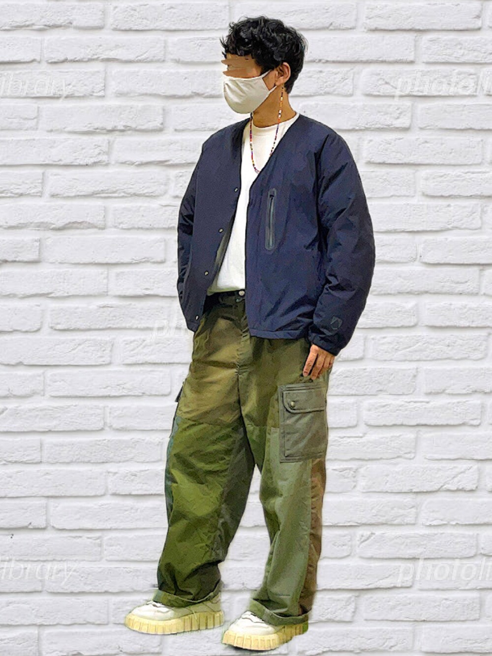 「ダウンジャケット、カーゴパンツ、休日スタイル、未来のWEARISTAプロジェクト」｜「MAISON SPECIALの《ユニセックスアイテム》【SPECIAL REMAKE FACTORY コラボ】サスティナブルリメイクカーゴパンツ 【MAISON SPECIAL/メゾンスペシャル】（カーゴパンツ、グリーン系）」を使った、HMさん（メンズ・175cm）の秋コーディネートの1枚目の写真