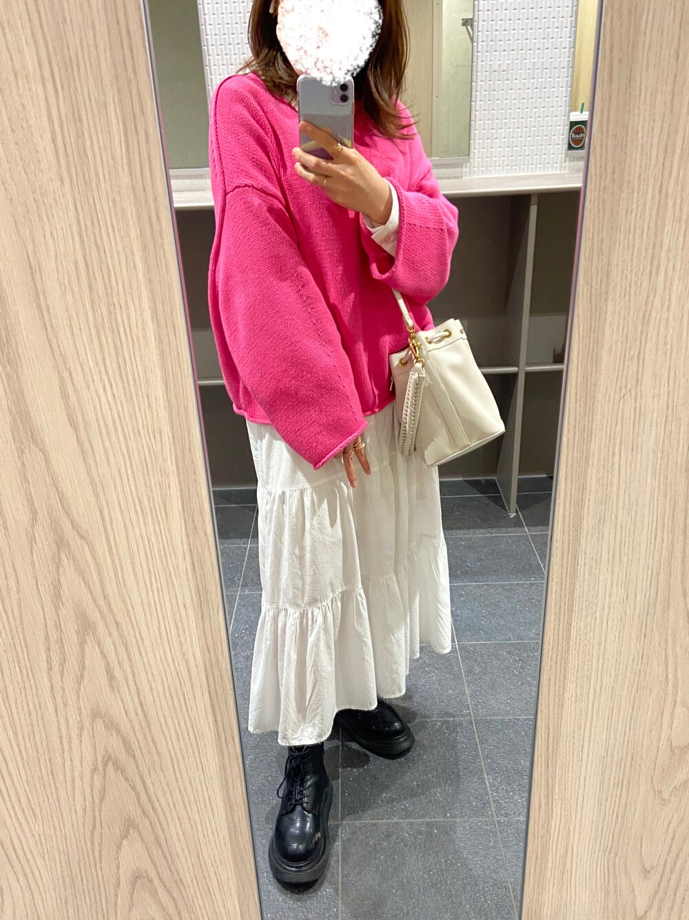 「ごきげんウィーク、休日スタイル、ootd、ロングワンピース、低身長、おしゃれさんと繋がりたい、ピンク、ピンクニット、厚底ブーツ、レイヤードスタイル、150cm、ローリーズファーム(LOWRYS FARM)、CHARLES＆KEITH」｜「LOWRYS FARMのアイテム（ブーツ、ブラック系）」を使った、MICHIEさん（レディース・150cm）の春コーディネートの1枚目の写真