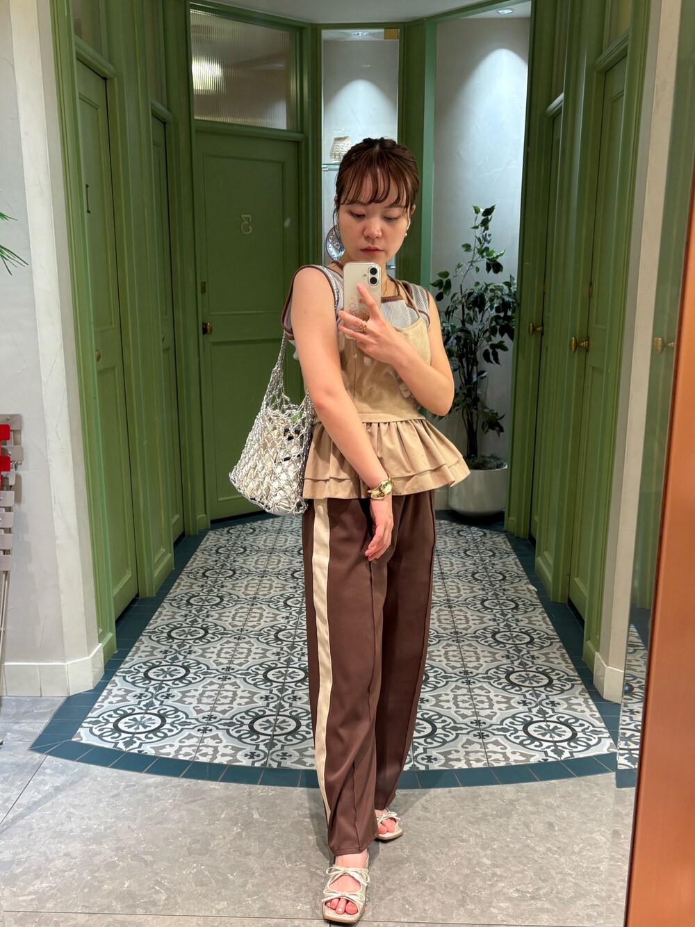 「GUのアイテム（サンダル、ゴールド系）」を使った、MICHIEさん（レディース・150cm）の夏コーディネートの1枚目の写真