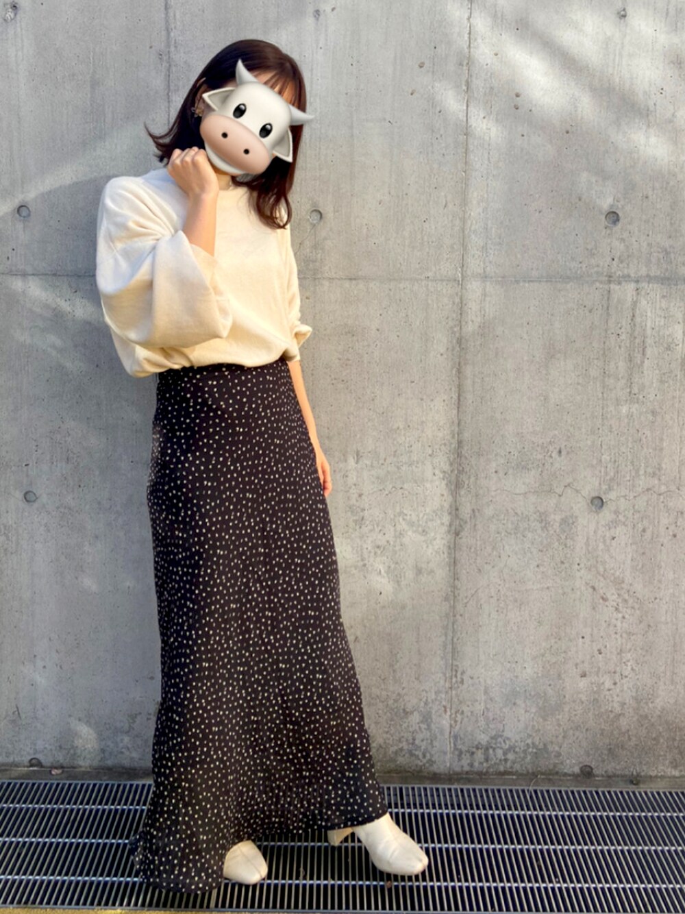 「秋のコーデ、デートコーデ、低身長、150cm、ボトルネック、ひょう柄、フレアスカート、ホワイトブーツ、ストレッチブーツ、骨格ウェーブ、キレイめ、スカート、ロングスカート、お洒落さんとつながりたい」｜「LOWRYS FARMのウスモチクルーパフプルオーバー　870703（ニット/セーター、ホワイト系）」を使った、MICHIEさん（レディース・150cm）の秋コーディネートの1枚目の写真
