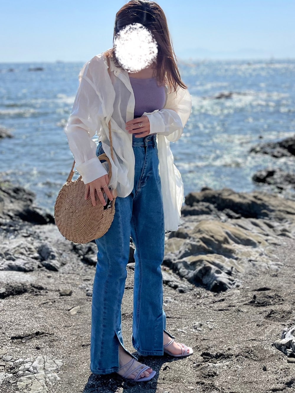 「夏、海、休日コーデ、低身長、150cm、サンダルコーデ、シアーシャツ、デニムパンツ、パープル、おしゃれさんと繋がりたい、Edit Sheen、ローリーズファーム(LOWRYS FARM)、ヘザー(Heather)」｜「LOWRYS FARMのオーガンジーステッチシャツＬＳ　948133（シャツ/ブラウス、ホワイト系）」を使った、MICHIEさん（レディース・150cm）の夏コーディネートの1枚目の写真