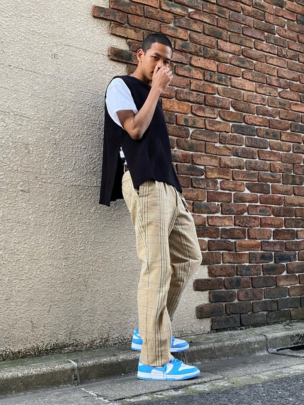 「ゆるコーデ、シンプル、おしゃれさんと繋がりたい、カジュアルコーデ、白Tシャツ、キレイめ、ベスト、Tシャツ、いいね、save、フォローお願いします🤑、プチプラ」｜「NIKEのアイテム（スニーカー、ブルー系）」を使った、"nicholas"さん（メンズ・187cm）の夏コーディネートの1枚目の写真