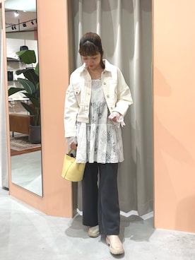 「natural couture（ナチュラルクチュール）のフラワーレースキャミチュニック（シャツ/ブラウス、ホワイト系）」を使った、あゆこさん（レディース・158cm）の春コーディネート